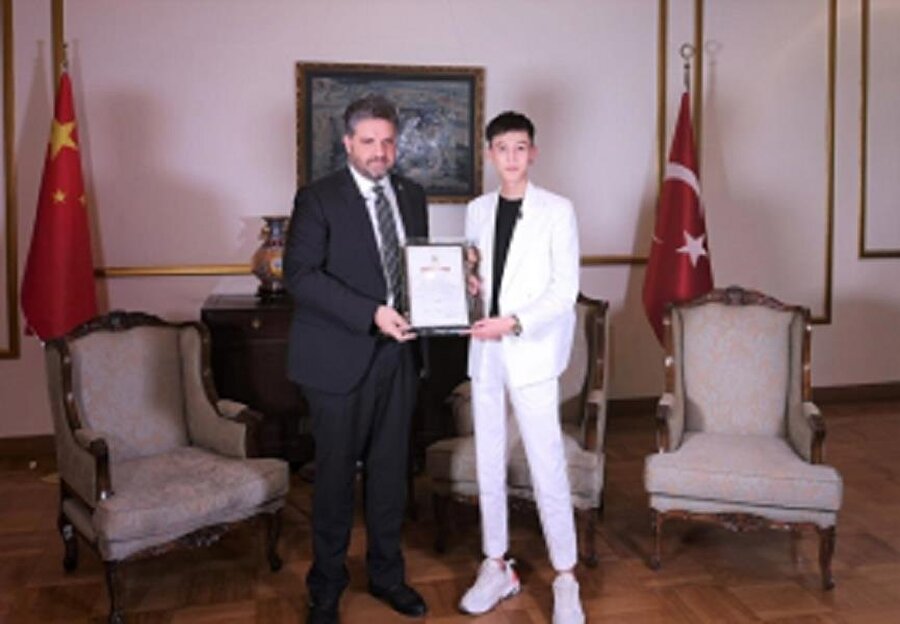 Çin'in en ünlü şarkıcılarından Xiao Zhang, "Türkiye Fahri Turizm Elçisi" oldu