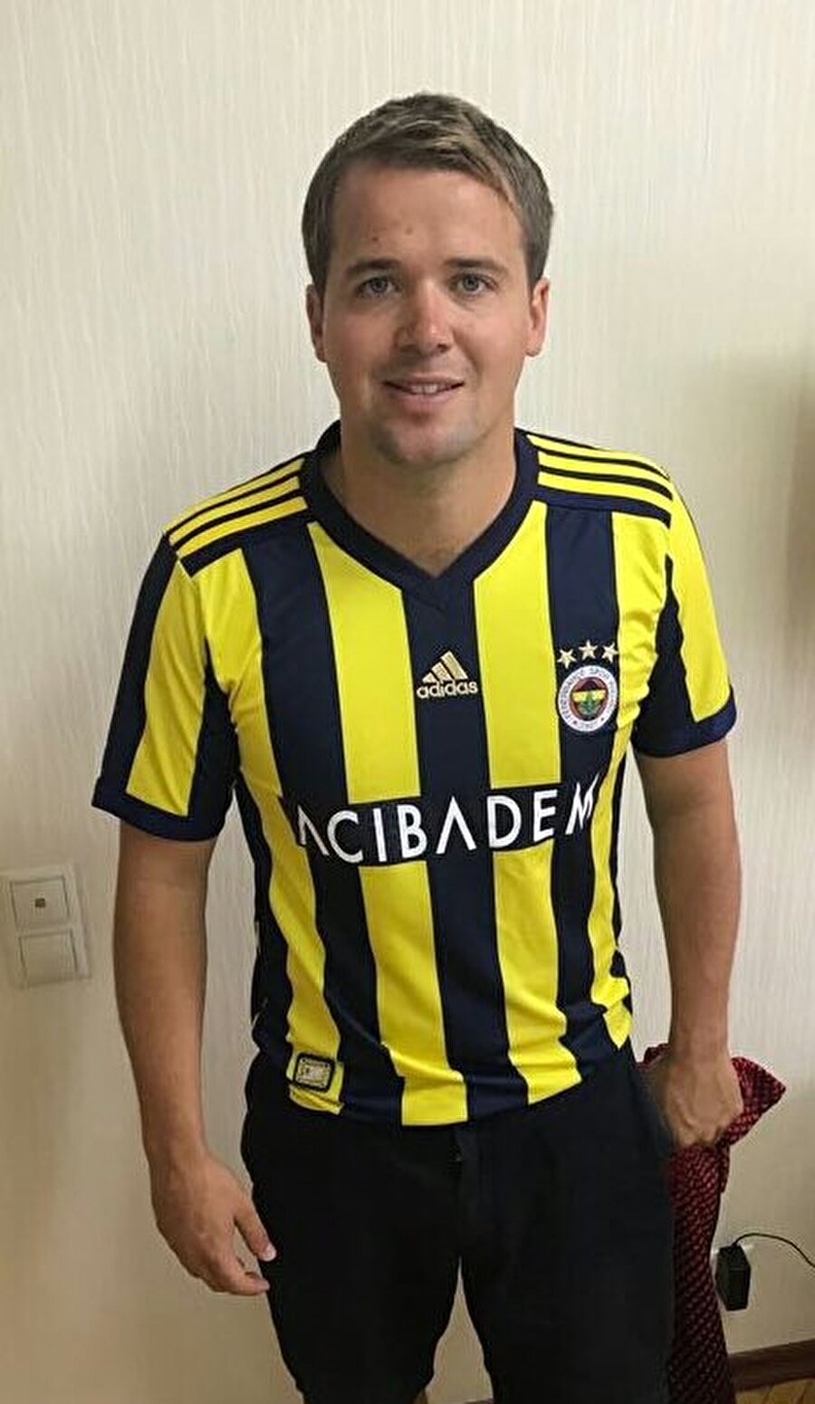 Dominick Chilcot'un oğlu, üzerindeki formayı geçen sezon babasıyla birlikte gittiği Fenerbahçe maçı sırasında almış.
