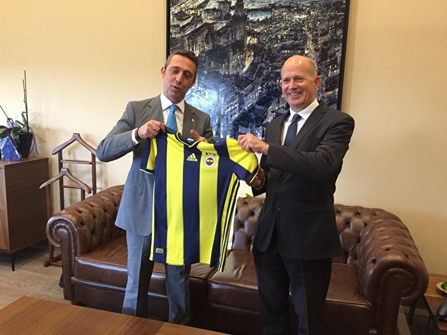 Dominick Chilcott, şimdiden Fenerbahçeli futbolseverlerin gönlünde taht kurdu.