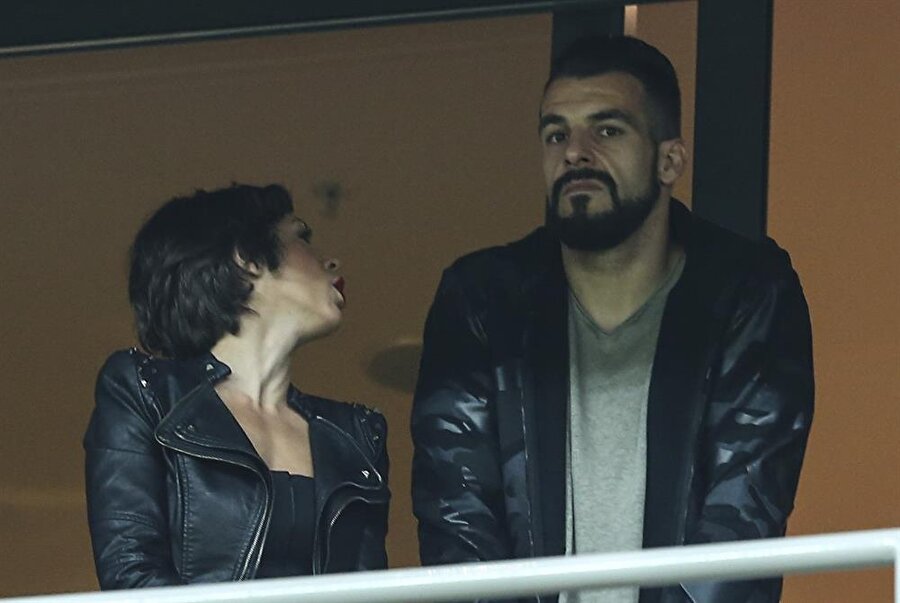 İspanyol golcü, yıllık 4.3 milyon avroluk maaşı sebebiyle gözden çıkarıldı.