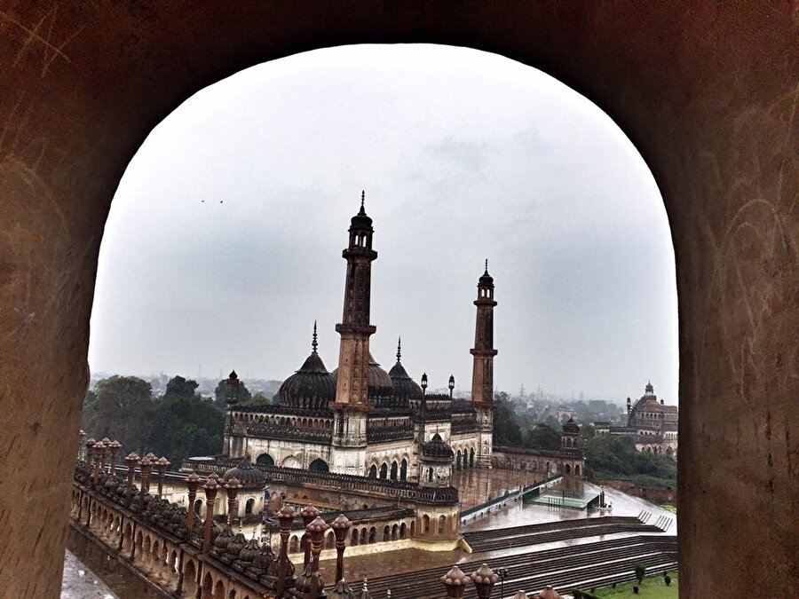 Bara İmambara, Lucknow kentinin simgesi konumunda.