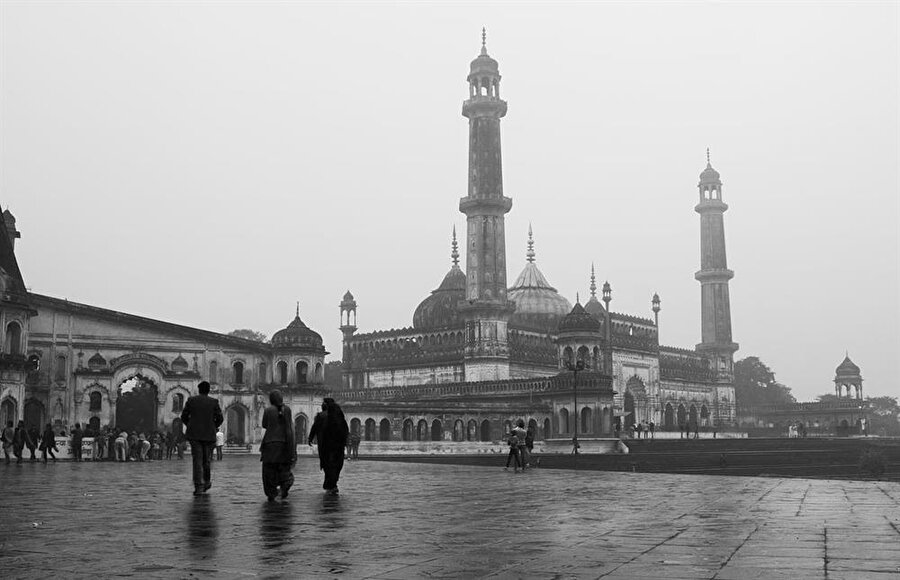 Bara İmambara, Lucknow'un en çok ziyaret edilen yeri durumunda.