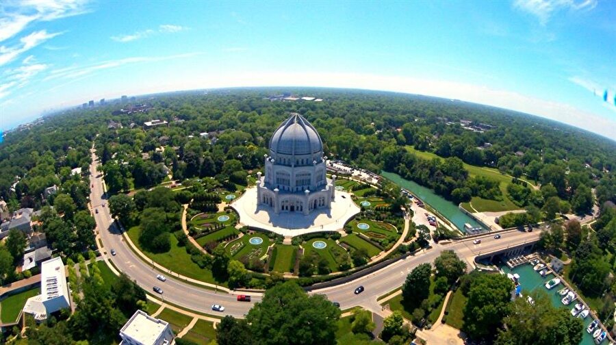 ABD'nin Chicago kentinde bulunan Bahâî Tapınağı.