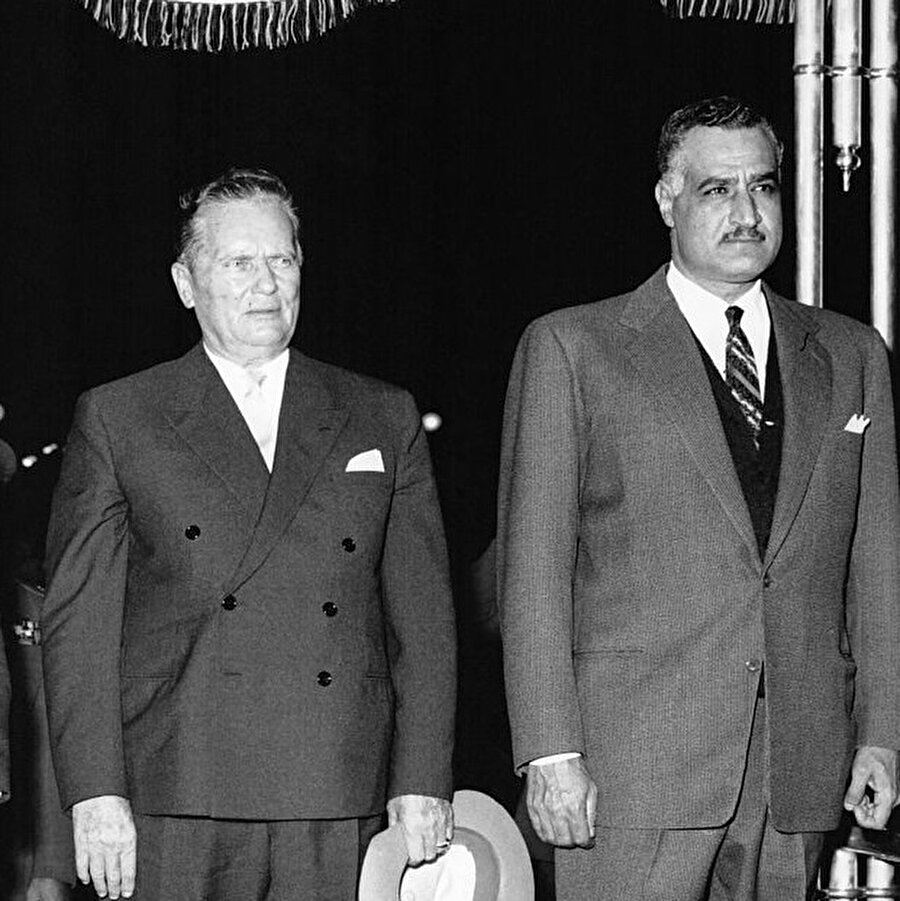 Tito, Mısır Cumhurbaşkanı Cemal Abdunnâsır'la oldukça yakın bir dostluk kurdu.