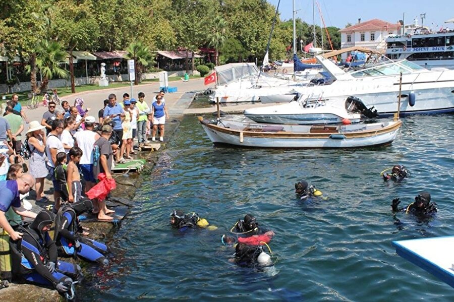 Gerçekleştirilen dip temizliğine çok sayıda vatandaş destek verdi.