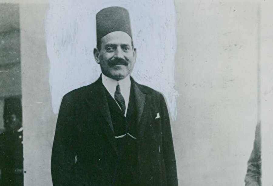 Dönemin başbakanı Mustafa Nehhas Paşa, İngilizlerin Mısır'da kalışını meşrulaştıran anlaşmayı tek taraflı feshetmişti.