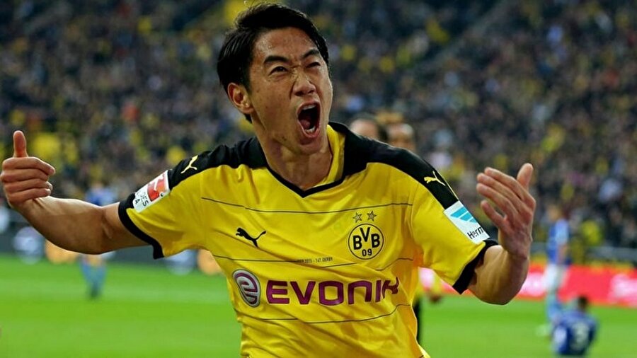 29 yaşındaki orta saha oyuncusu geride bıraktığımız sezon Dortmund ile 27 maça çıktı. Kagawa söz konusu karşılaşmalarda 6 gol atıp 7 asist yaptı. 