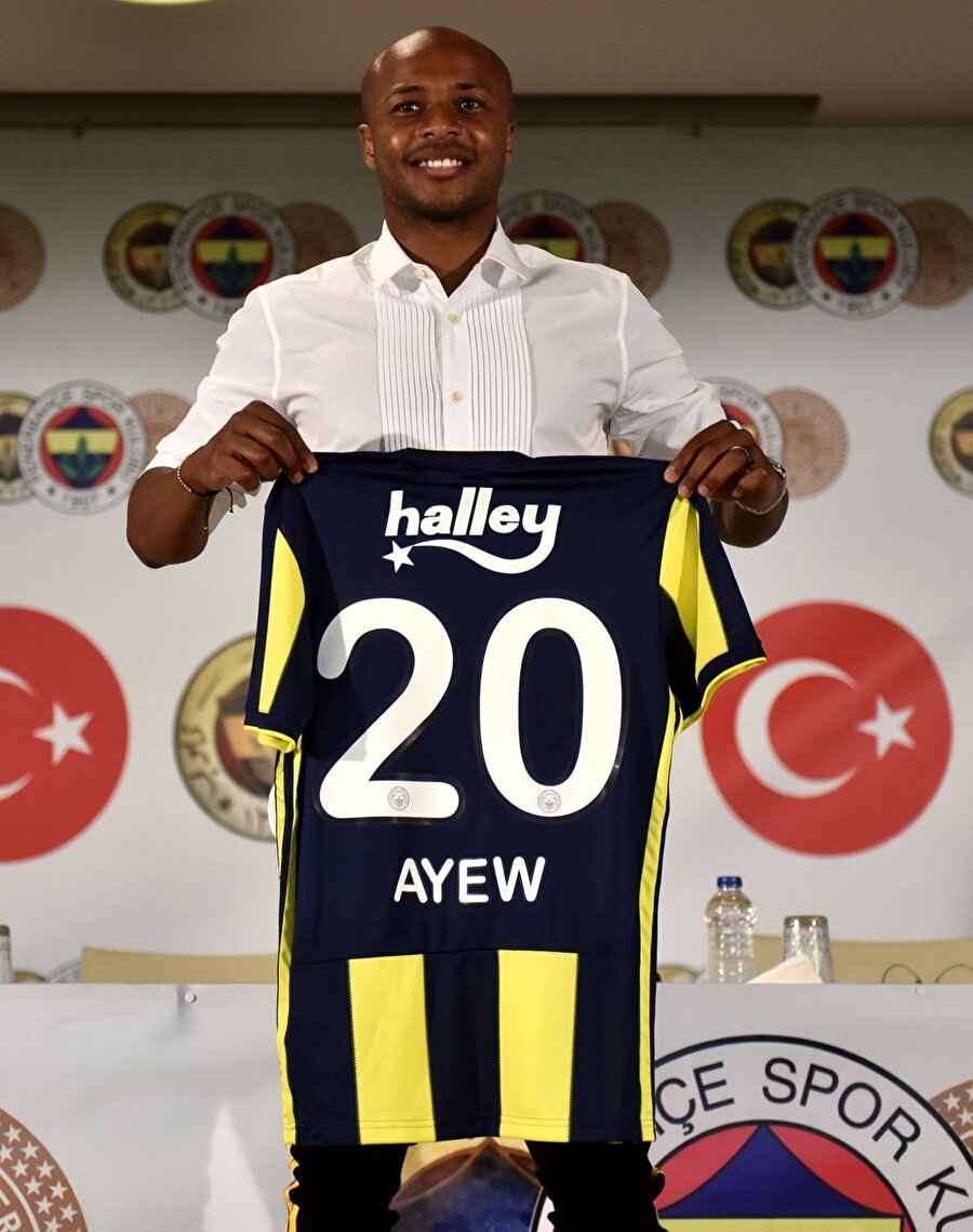 Ayew, Fenerbahçe'de 20 numaralı formayı giyecek.