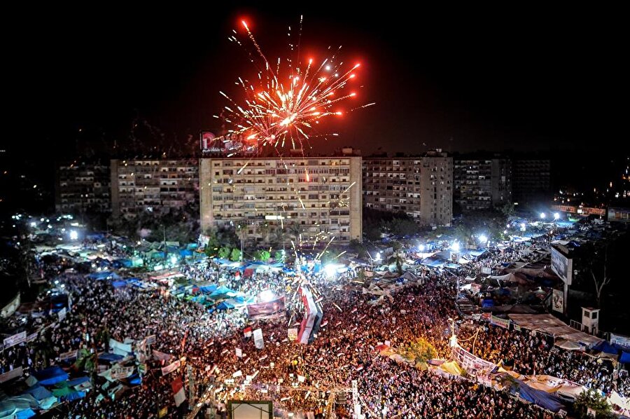 2013 Temmuz'unda gerçekleşen darbeye karşı çıkan binlerce Mısırlı, Rabia Meydanı’nda toplanmıştı. (Mohammed Elshamy / AA)