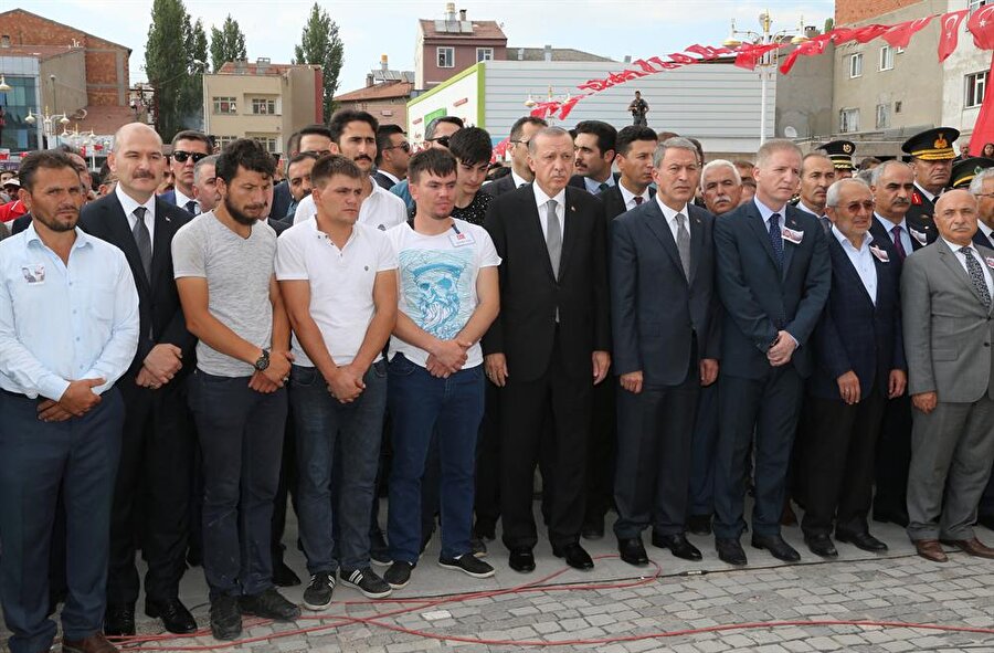 Cumhurbaşkanı Recep Tayyip Erdoğan, Hakkari'nin Yüksekova ilçesinde, PKK'lı teröristlerin yola tuzakladığı patlayıcının infilak etmesi sonucu şehit olan asker eşi Nurcan Karakaya (25) ve 11 aylık bebeği Mustafa Bedirhan Karakaya'nın Sivas'taki cenaze törenlerine katıldı. Törene Milli Savunma Bakanı Hulusi Akar da katıldı.