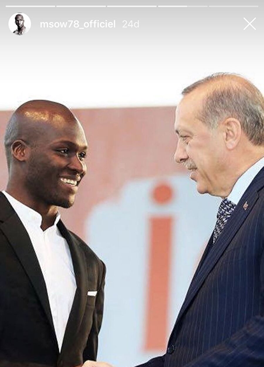 Moussa Sow, Erdoğan ile çekildiği fotoğrafı Instagram hesabından story attı.