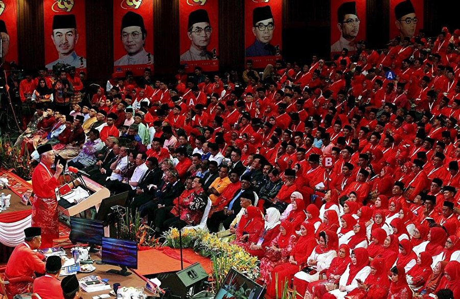 UMNO, 61 yıl süren iktidarını geçtiğimiz mayıs ayında, muhalefete devretti.