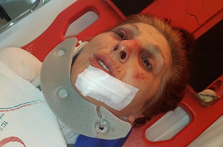 Soyguncular gittikten sonra bağırmaması için ağzına tıkılan bez parçasını diliyle çıkarmayı başaran kadın 'imdat' diye bağırdı; ancak sesini kimseye duyuramadı.