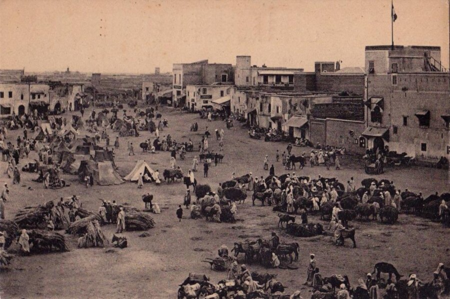 Câmiu'l-Fenâ Meydanı, yüzyıllardır Marakeş'in merkezi.