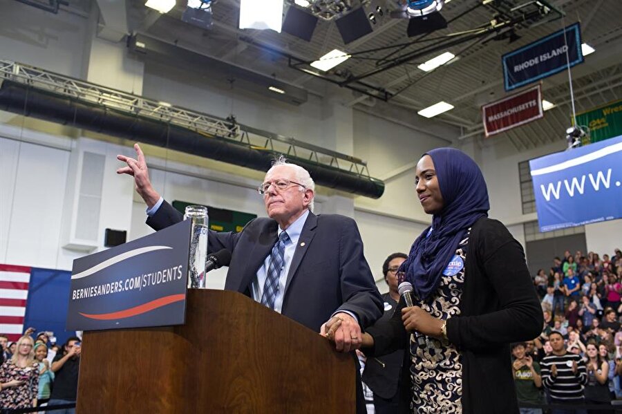 ABD'li Müslümanların Demokrat Parti senatörlerinden Bernie Sanders ile ilişkileri üst düzeyde seyrediyor.