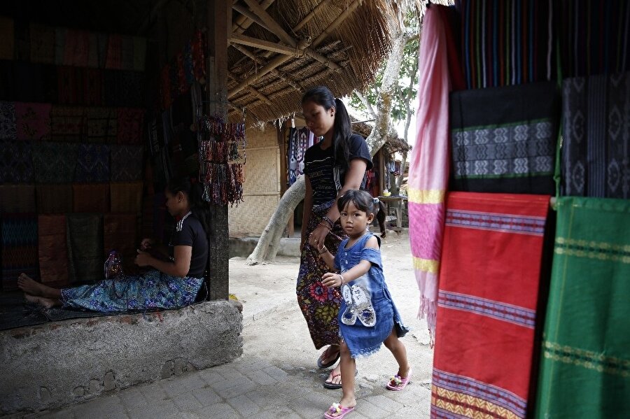 Lombok’da artçı depremlerin sürdüğü, geçtiğimiz pazar gününden beri 450 artçı deprem yaşandığı belirtildi.