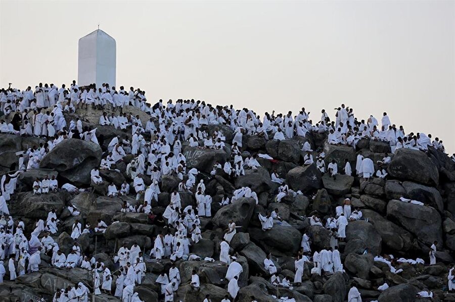 Arefe Günü, Arafat'ta vakfeye durmak, haccın temel şartı.
