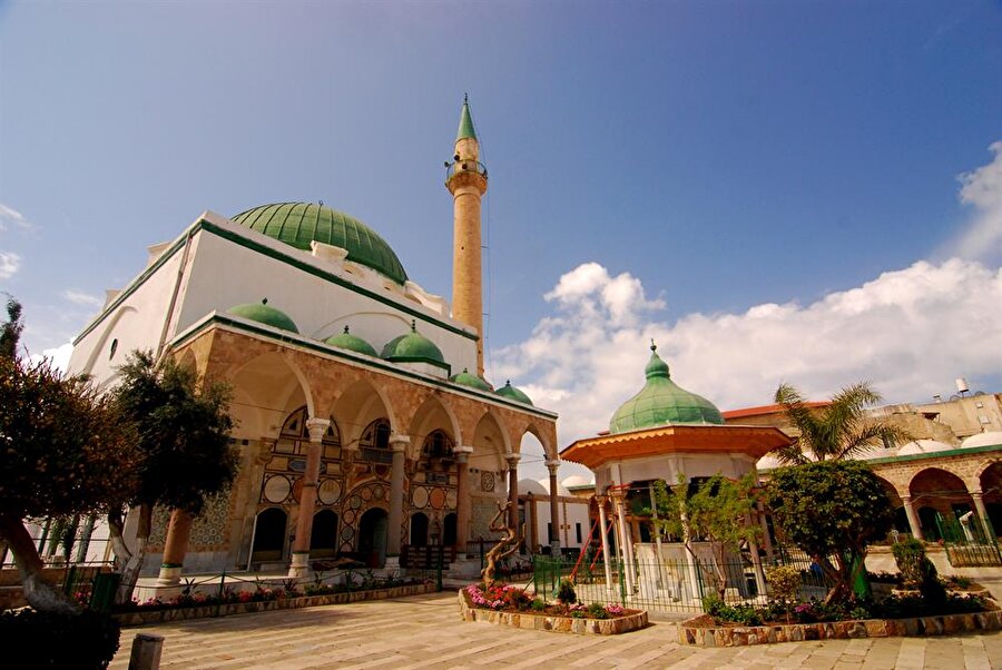 Cezzâr Ahmed Paşa'nın 1778'de Akka'da inşa ettirdiği Cezzâr Camii.