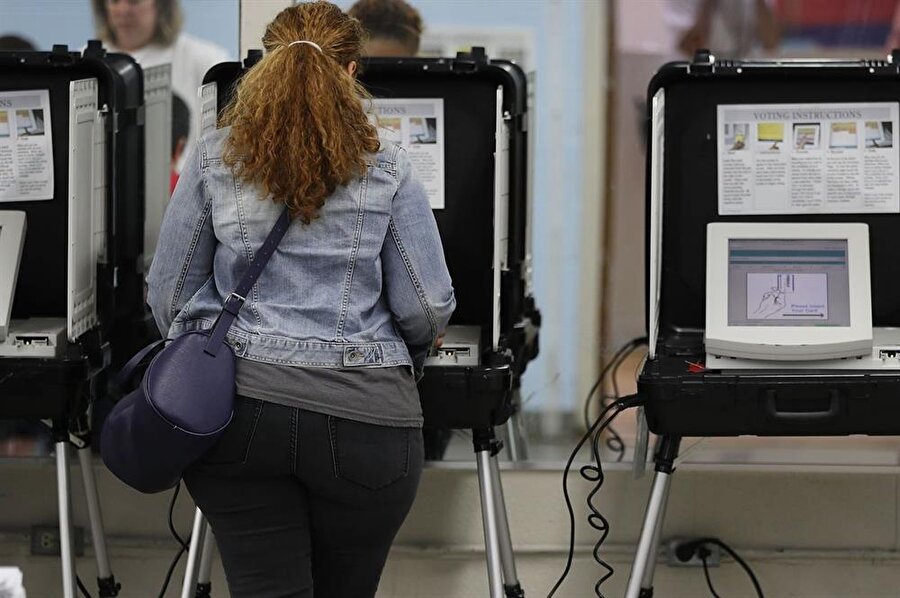 ABD seçimlerinde kullanılan elektronik oy sisteminin güvenliği her zaman üst seviyede olduğu belirtiliyordu. Aslında bu sistem güvenlik konusunda beklentilerin tam tersini gösteriyor. 