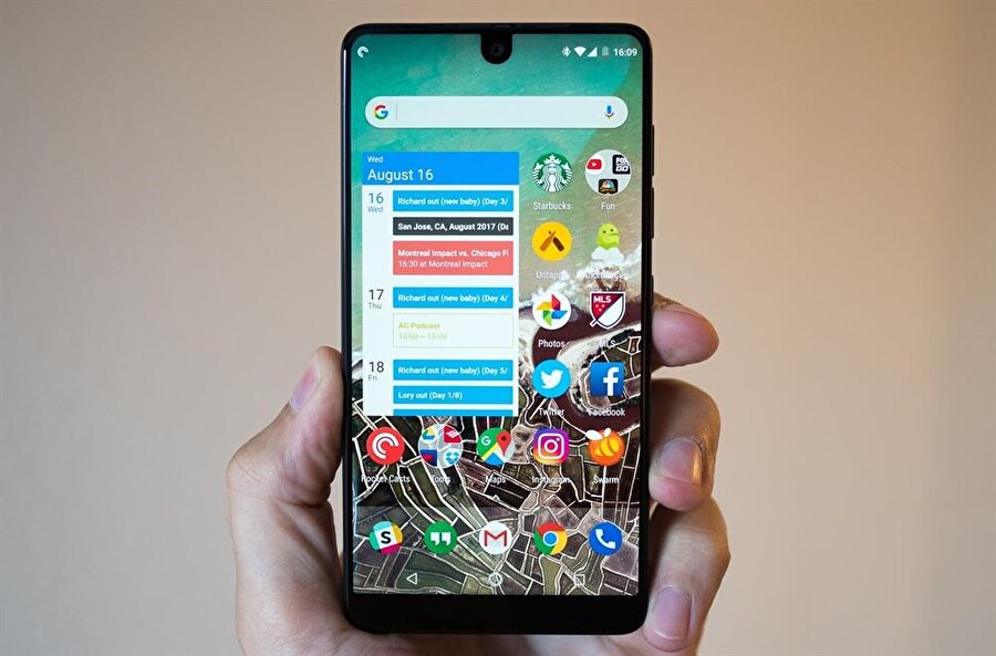 Essential Phone her ne kadar büyük ümitlerle piyasaya girmiş olsa da beklediği satış başarısına ulaşamadı.