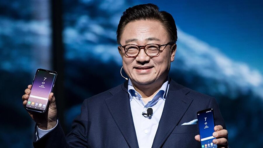 Samsung CEO'su Koh Dong-jin, Galaxy Note 9 lansmanı ve lansman boyunca ortaya koyduğu enerjiyle büyük takdir topladı. 