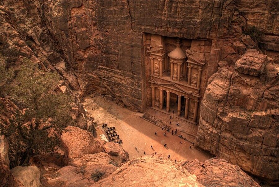 Petra antik kenti, Burckhardt tarafından keşfedilmişti.