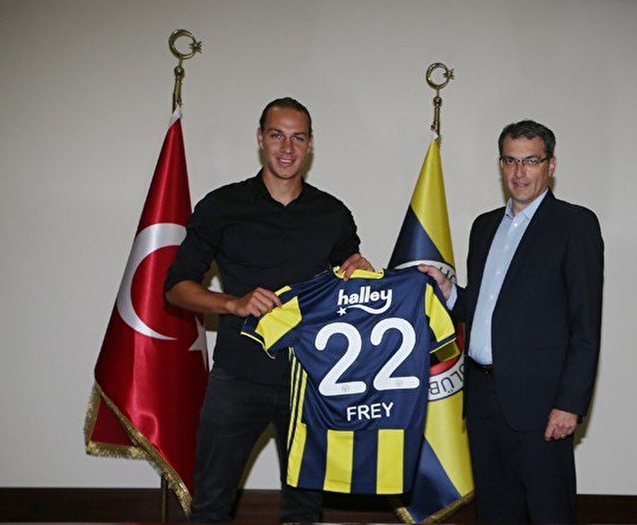 Michael Frey, Fenerbahçe'de 22 numaralı formayı giyecek.