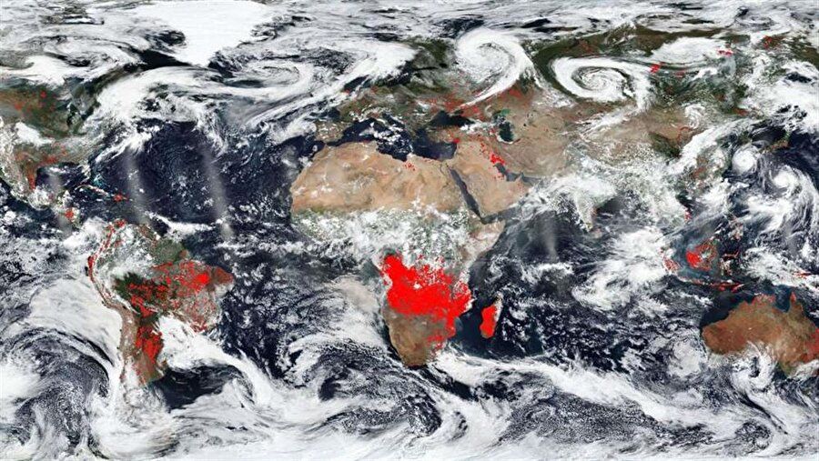 NASA'nın yayınladığı bu 'yangın haritası' dünya genelinde çıkan yangınların 700 farklı uydudan ölçülmesiyle oluşturuluyor. 