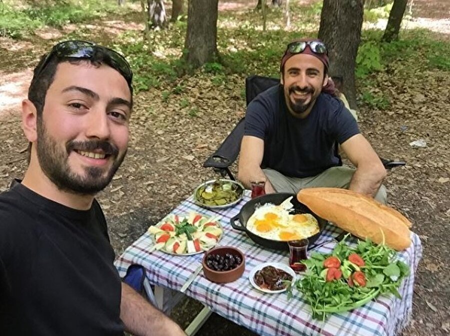Orman Lezzetleri isimli hesabın sahipleri Çağatay Mutlu ve Murat Akay