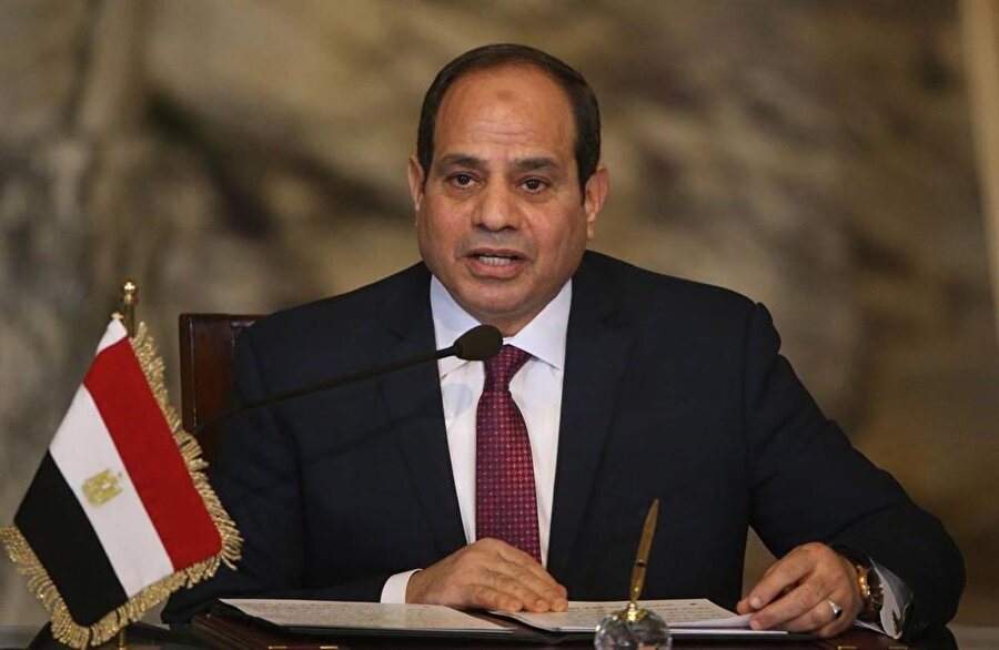 Cumhurbaşkanı Sisi'nin onayladığı kanunla, kişisel hesaplar da kovuşturma kapsamına alındı.