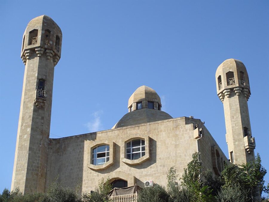 Ebu Bekir Camii, yaşanan bombalı saldırıdan sonra kapatıldı.