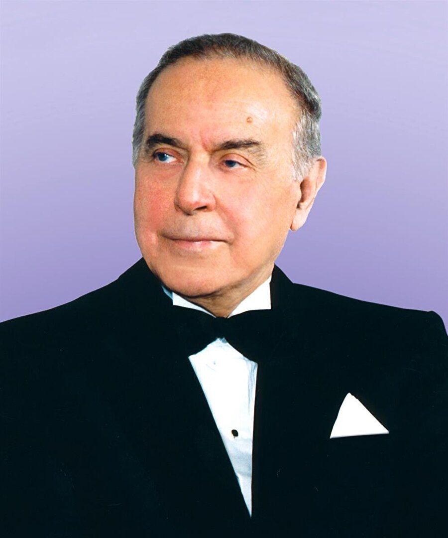 2003'te hayatını kaybeden Haydar Aliyev'in cenaze namazı, Selefiler arasında ciddi tartışma konusu oldu.