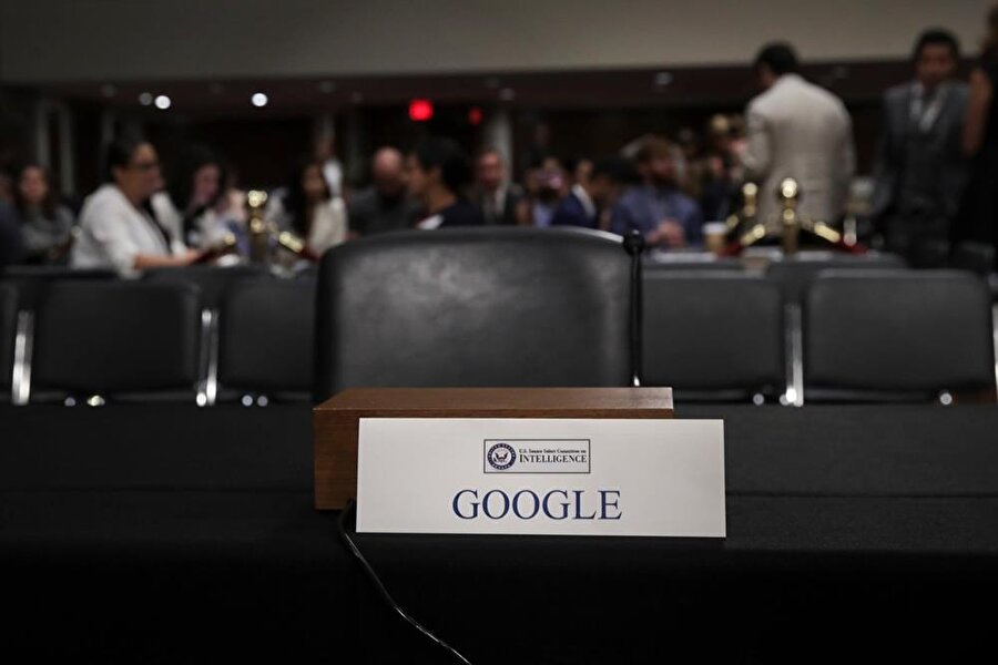 Davada Google'ın boş sandalyesi dikkat çekti. 