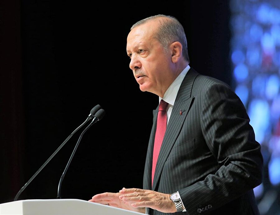 Cumhurbaşkanı Recep Tayyip Erdoğan, Siyaset, Ekonomi ve Toplum Araştırmaları Vakfı tarafından düzenlenen sempozyumda ABD'nin elektronik ürünlerinin boykot edileceğini duyurdu. 