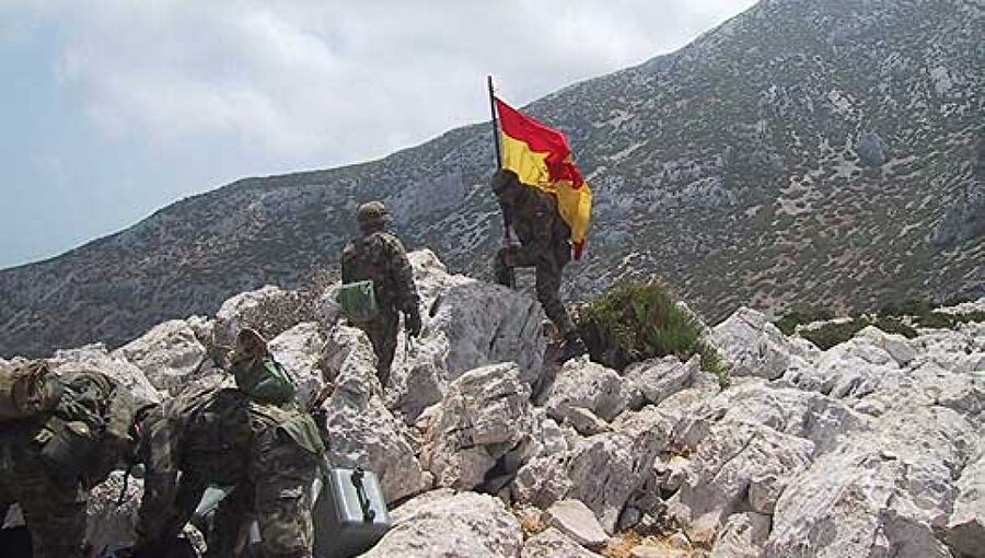 2002'deki Fas çıkartması üzerine İsla Prejill denilen adaya çıkan İspanyol askerler, adaya İspanya bayrağı dikti. 