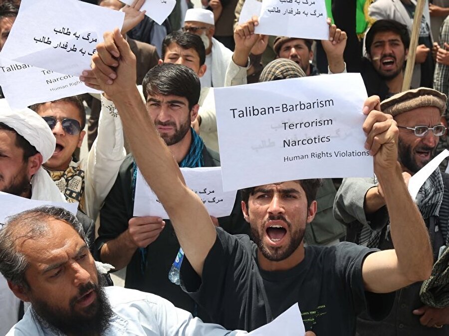 Afganistan'ın başkenti Kabil'de Taliban'ı protesto için düzenlenen bir gösteri.
