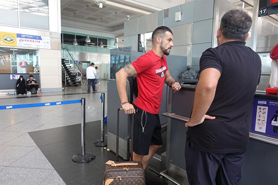 Alvaro Negredo, bugün öğlen saatlerinde İstanbul'dan ayrılarak Dubai'ye gitti.