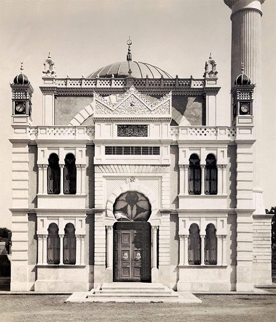Hamidiye Camii, ön cepheden...
