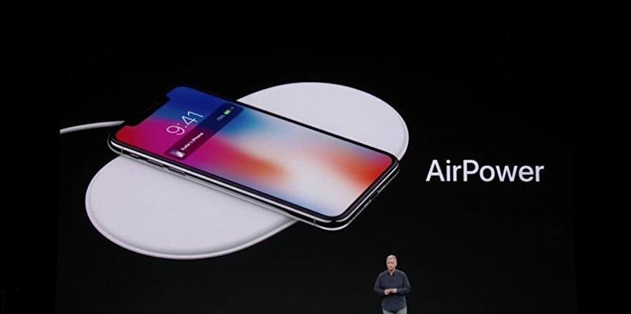 Geçen sene tanıtılan ve satışa sunulan AirPower, iPhone, AirPods ve Apple Watch'u aynı anda şarj edebiliyor. 