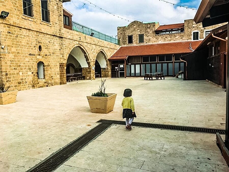 Son restorasyonla birlikte, mescidin avlusu da bakımlı hale getirildi. (Fotoğraf: İbrahim Furkan Özdemir)