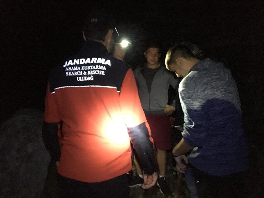 Uludağ'da kaybolan 4 öğrenci, Jandarma Arama Kurtarma (JAK) ekiplerince kurtarıldı.