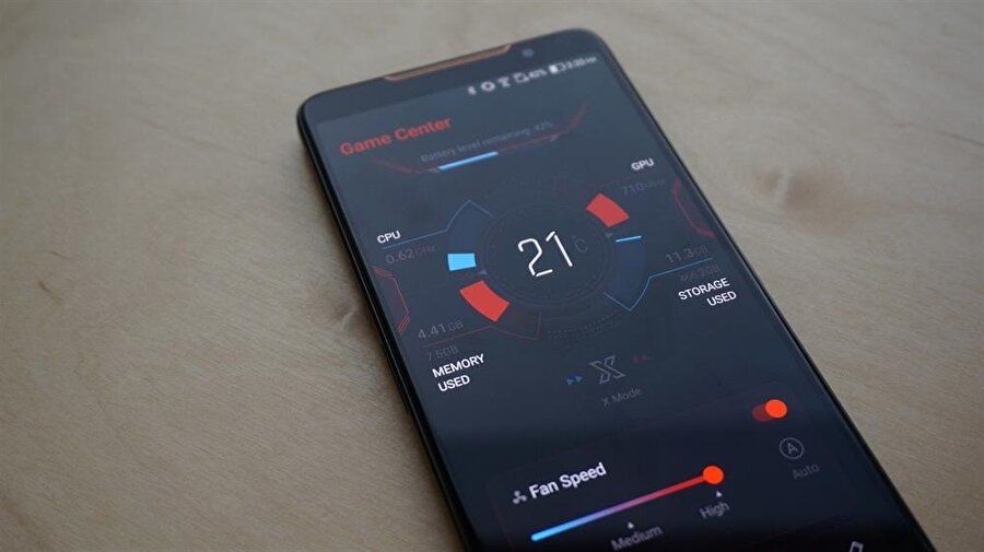 ASUS Rog Phone, 512 GB depolama alanıyla, kesintisiz performans vaadini yerine getirebiliyor. 