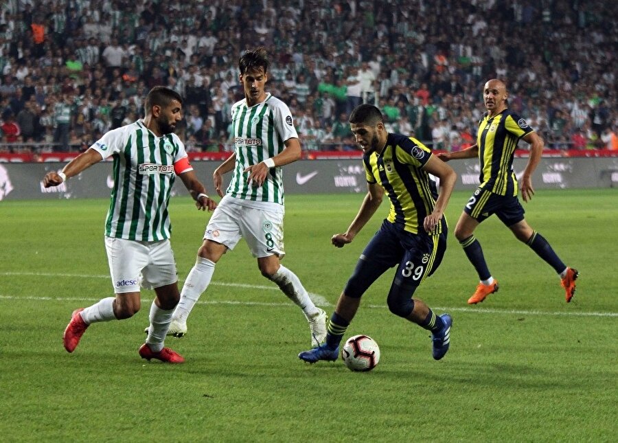 Benzia, Fenerbahçe formasını ilk defa Konyaspor maçında giydi.