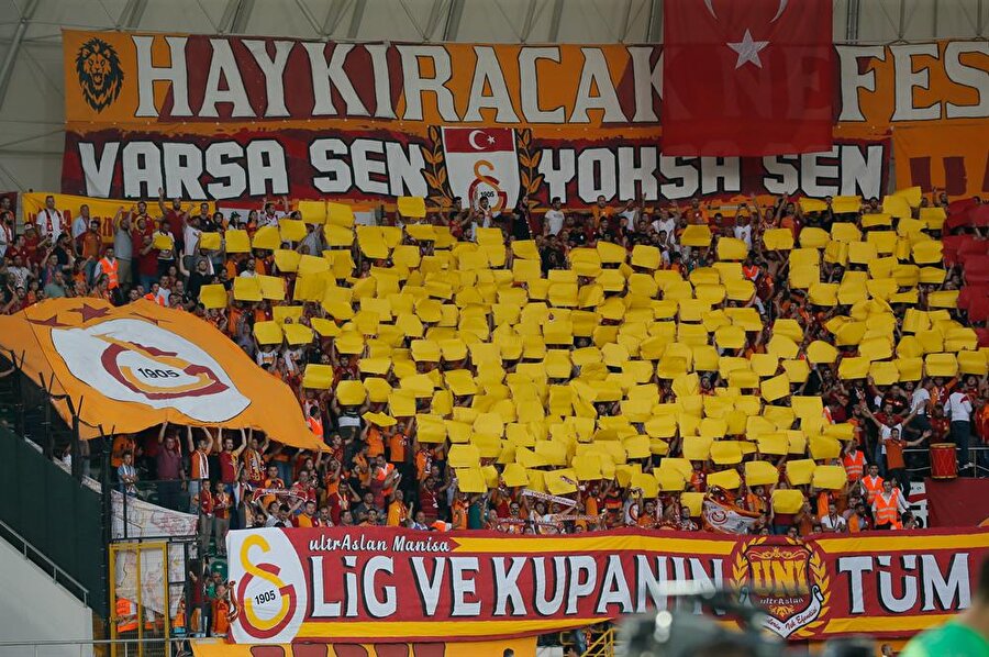 Galatasaray taraftarı, Akhisar deplasmanında takımını yalnız bırakmadı.
