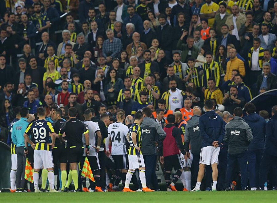 Geçen sezon yaşanan çirkin hadise, Beşiktaş yedek kulübesinin arkasında patlak vermişti.
