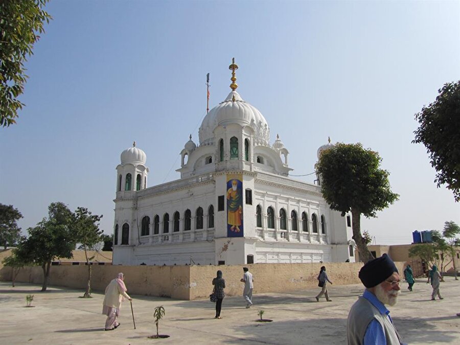 Pakistan'ın Pencap eyaletinde bulunan Darbar Sahib Tapınağı, Sihler açısından oldukça önemli bir mekan.