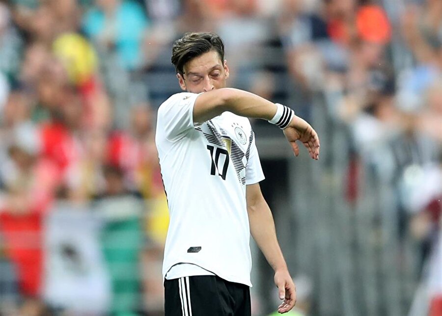 Mesut Özil, 2018 Dünya Kupası'nın ardından ırkçılığa maruz kaldığı belirterek Almanya Milli Takımı'nı bıraktığını açıkladı.