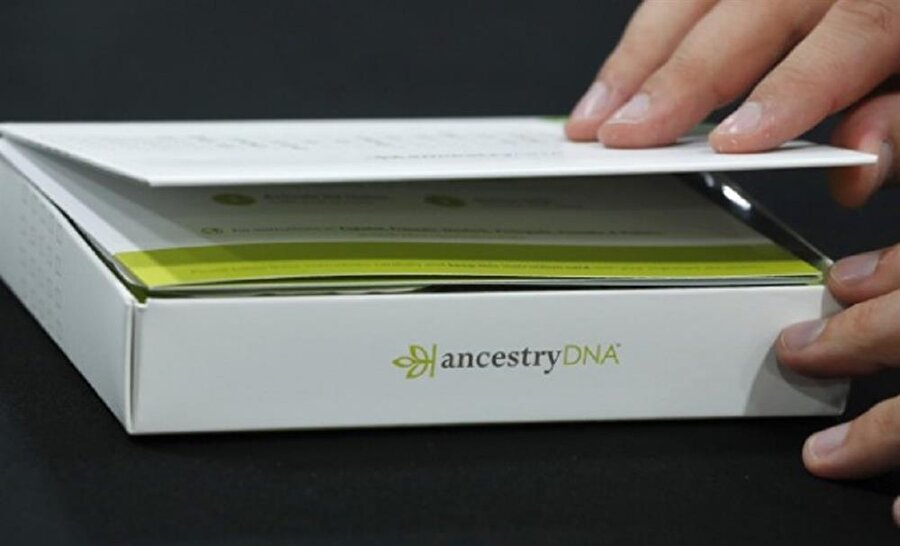 AncestryDNA tarafından müşterilere gönderilen ve gen havuzunun ortaya çıkarılmasını sağlayan kit. 