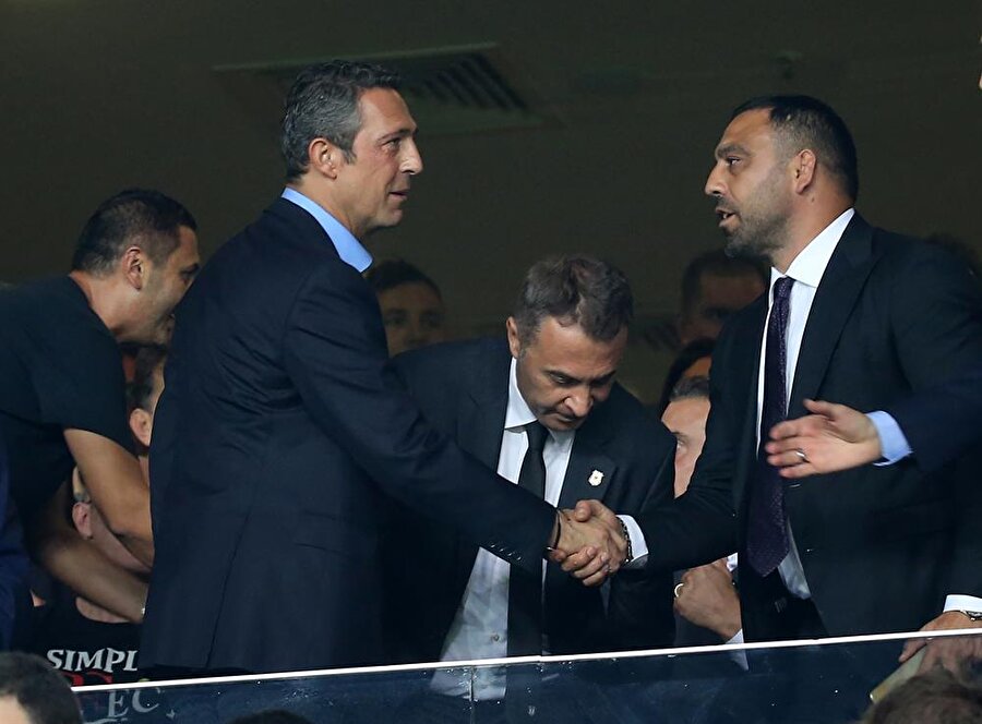 Ali Koç ve Fikret Orman, pazartesi oynanan derbiyi şeref tribününden birlikte takip ettiler.