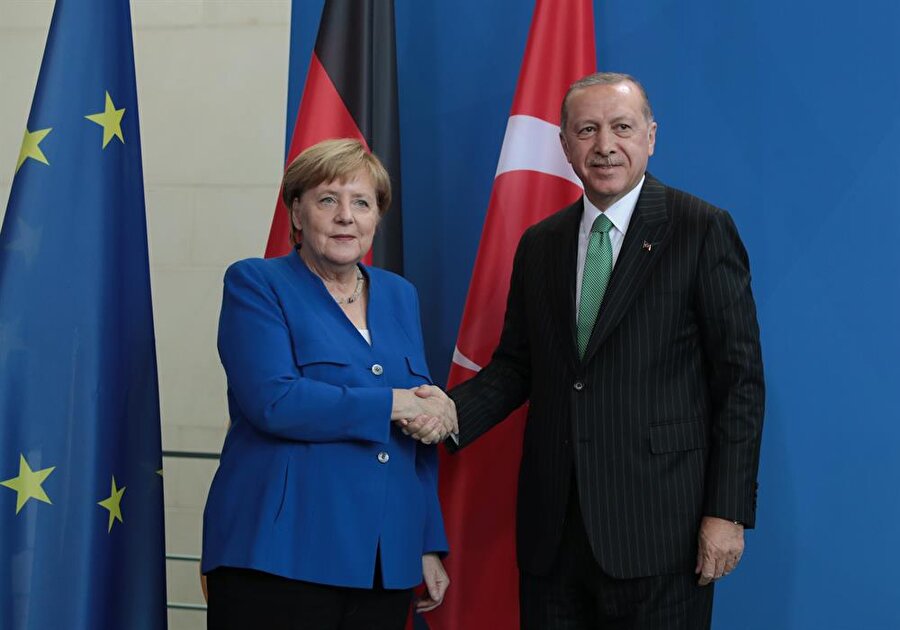 Cumhurbaşkanı Recep Tayyip Erdoğan, Almanya Şanşölyesi Angela Merkel ile ortak basın açıklaması yaptı.